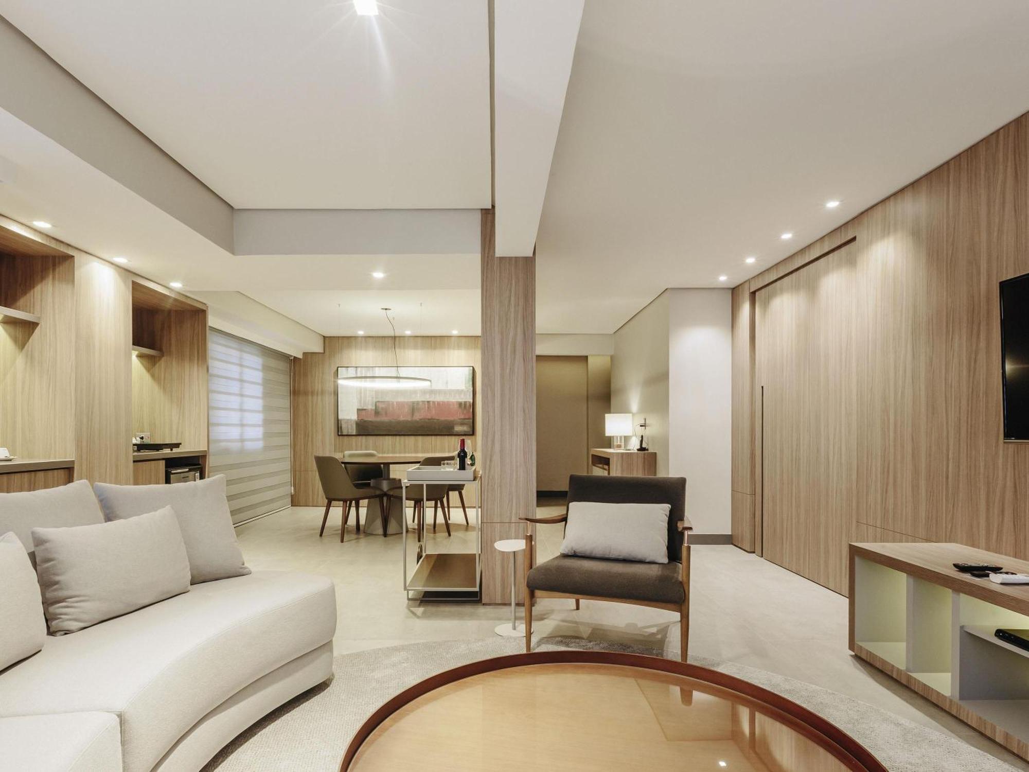 Executive Suite One King,1717017645:JPEG